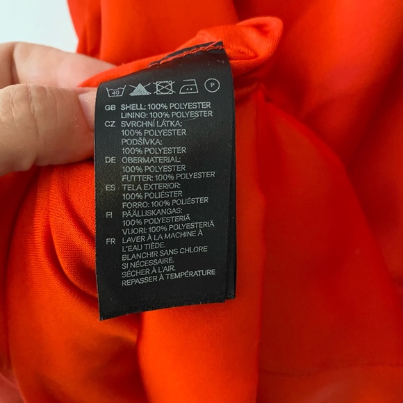 H&M sleeves blouse with 3D petal detail - Picture 5 of 5